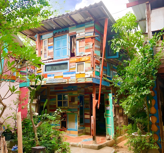 Exterior & Views