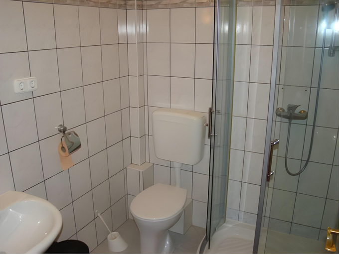 Bathroom 2, Europa Vendeghaz Zalaegerszeg, Pacsa/Zalaegerszeg