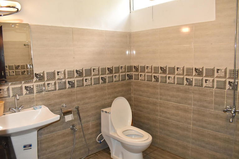 Bathroom 5, Iconic Hotel & Restaurant Naran, Hazara