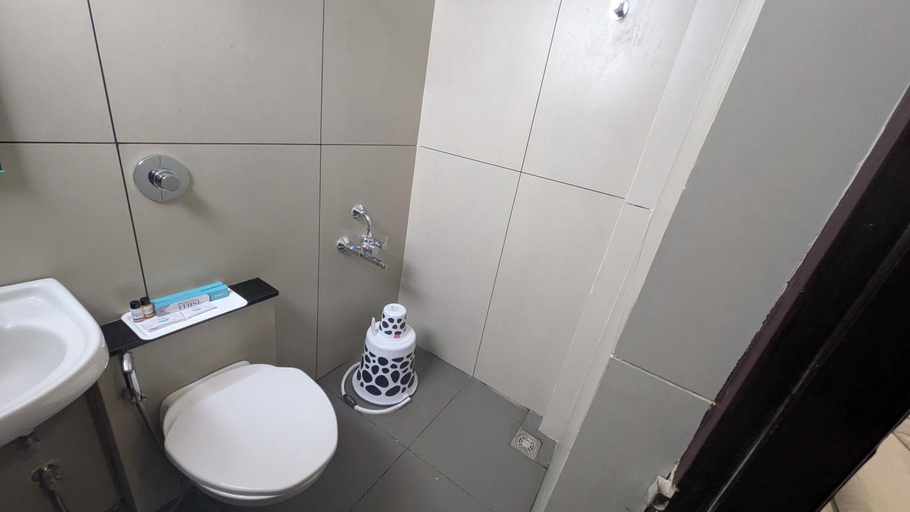 Bathroom 3, Tag my stay mist, Chennai