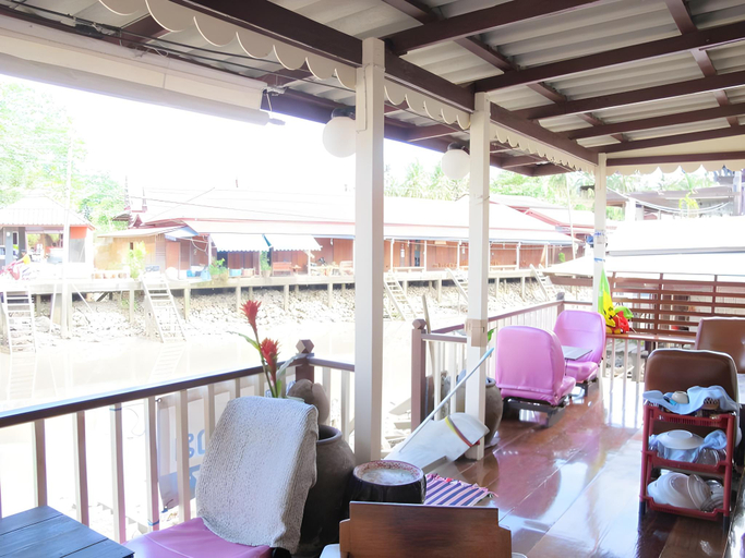 Others 3, Baan Malihom, Amphawa