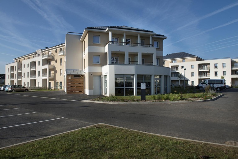 Exterior & Views