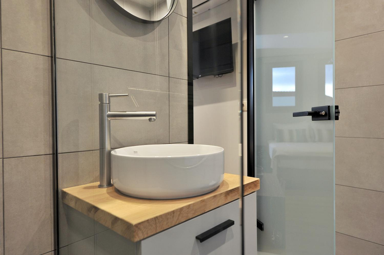 Others 5, Sir T Residence, Peloponnese