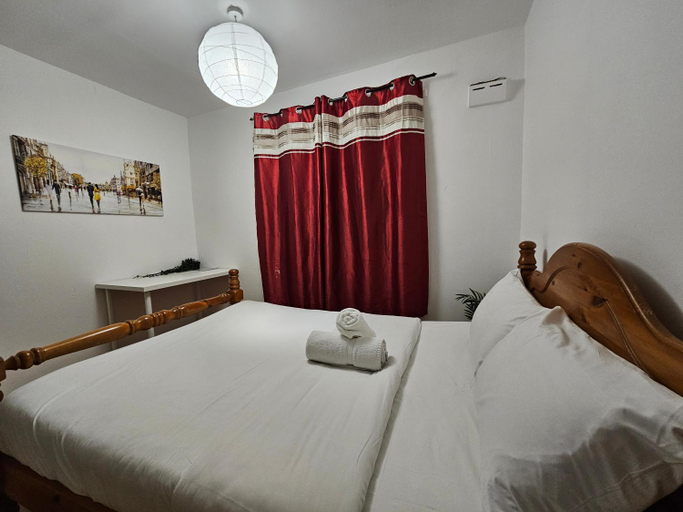 Bedroom 3, Rooms Near Canary wharf, London