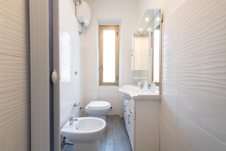 Bathroom 2, Casa di Marianna e Vittorio al Gemelli, Rome