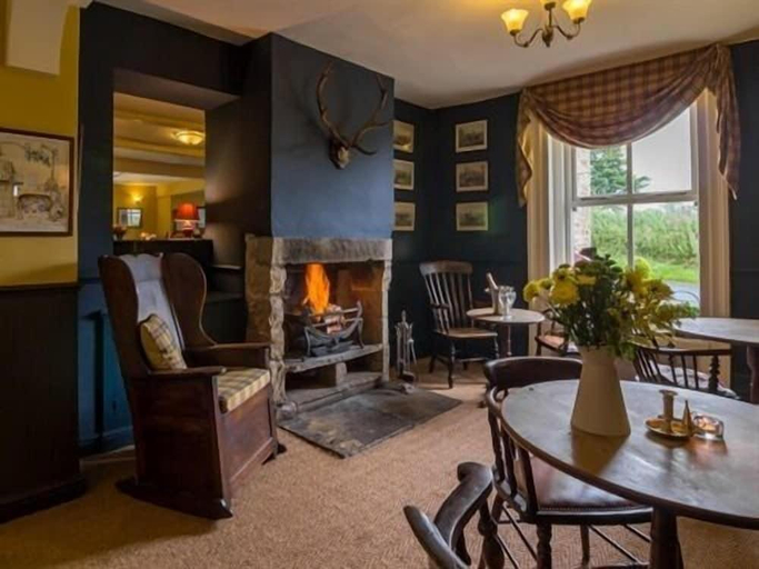 Others 5, The Red Pump Inn, Lancashire