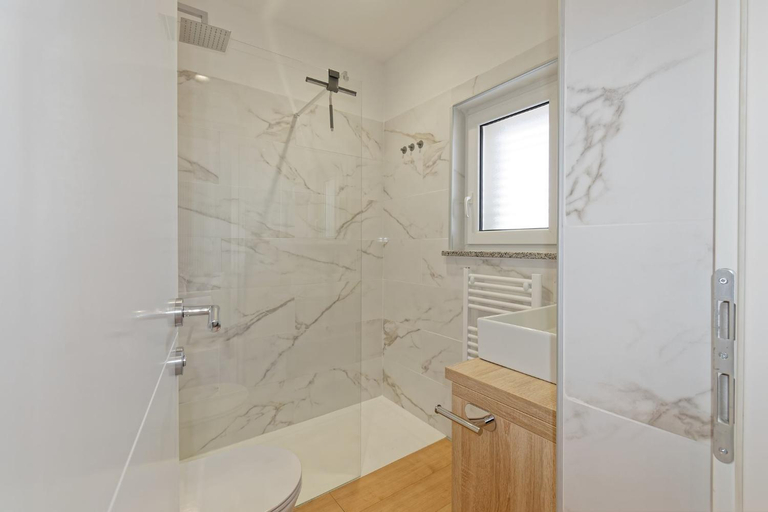 Bathroom 5, Apartments Sunliving by Rent Istria, Umag