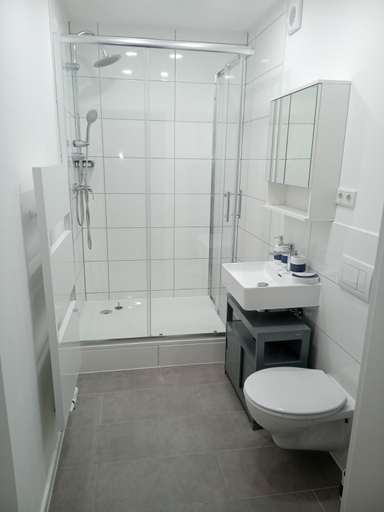 Bathroom 4, Zum Bothmerschen Krug, Heidekreis