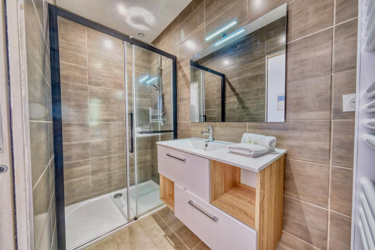 Bathroom, Le Joyau - 2 appartements, Marne