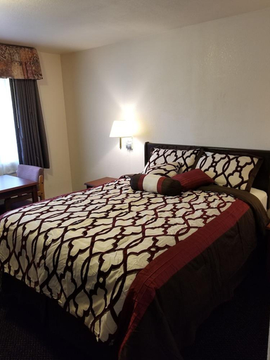 Bedroom 4, Valley Inn - Lebanon Oregon, Linn