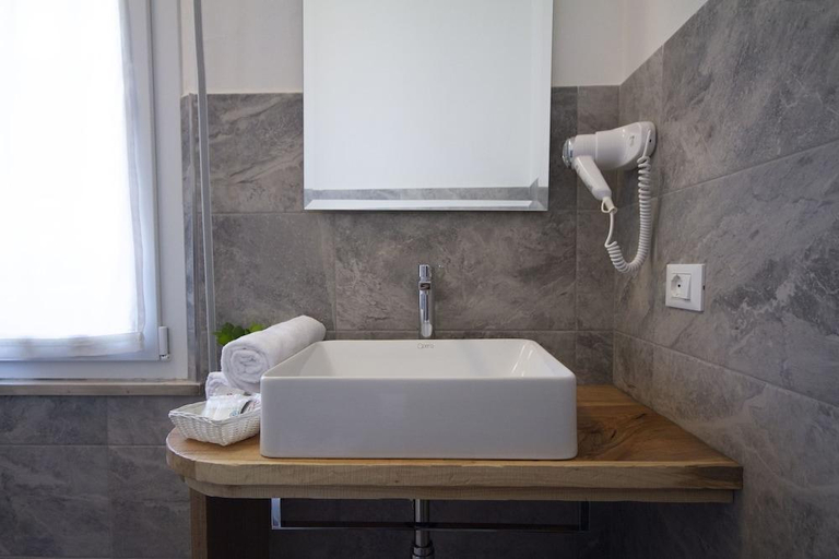 Bathroom 5, B&B Poggiobonizio, Siena