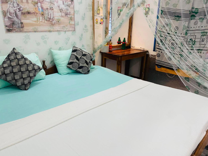 Bedroom 4, Star Rest Beach Hotel, Pothuvil