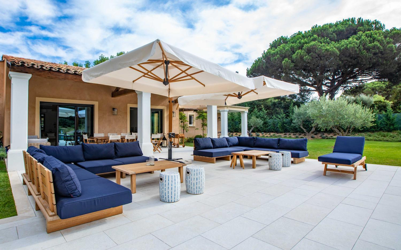 5, Magnificent villa overlooking the bay of Canebiers, Var
