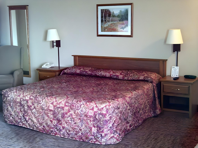 Bedroom 2, Capri Inn & Suites - Beatrice, Gage
