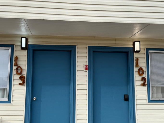 Others 4, State Street Motel, Washington