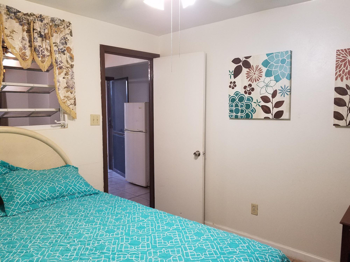 Bedroom 3, Sunset Gardens Guesthouse, Northside