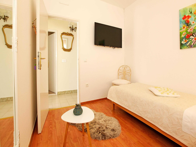 Bedroom 2, Sunshine Apartment Doda - Three Bedroom Apartment with Balcony and Sea View, Vela Luka