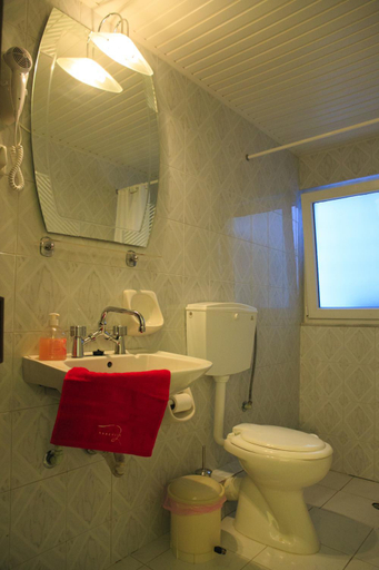 Bathroom, Stroubis Studios I, North Aegean