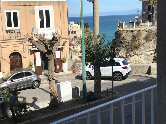 Others 2, Residenza Corallina, Vibo Valentia