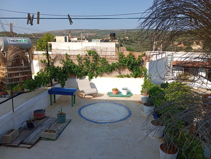 Others 3, Le Gite, Crete
