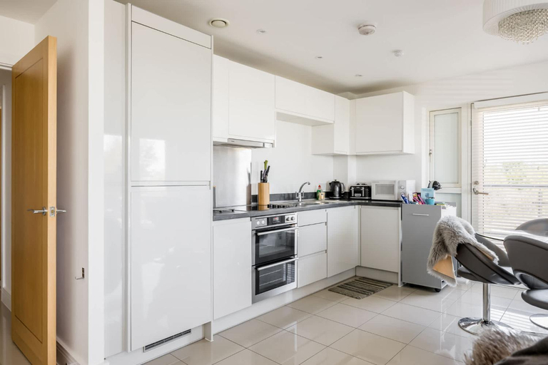 Others 5, Sea Breeze, Poole