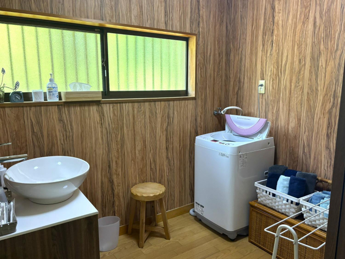 Bathroom 2, chambre d'hôte chaton, Ōdai