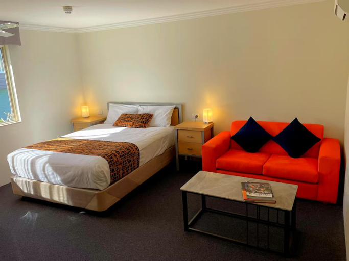 Bedroom 5, Mandarin Motel, Nambucca
