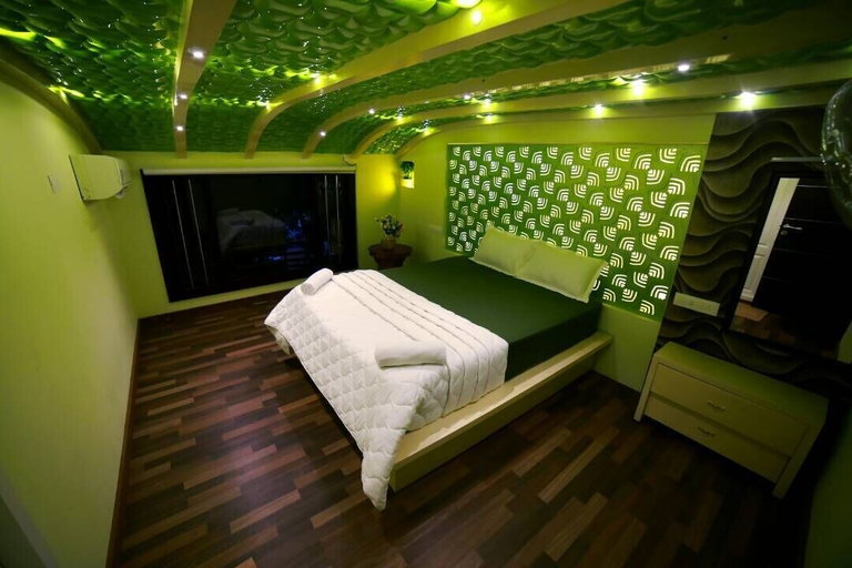Room 3, Marvelous Boathouse, Alappuzha
