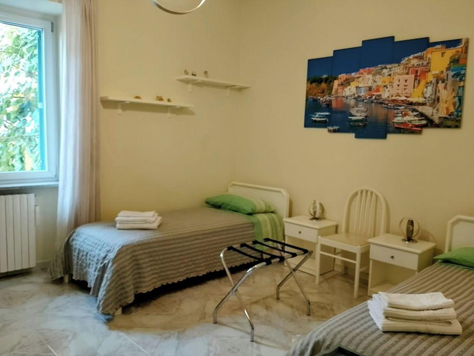 Bedroom 3, Antoniet, Napoli