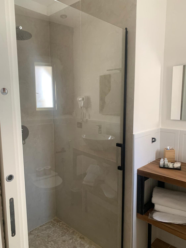 Shower 5, AR b&b Nel Cuore di Napoli, Napoli