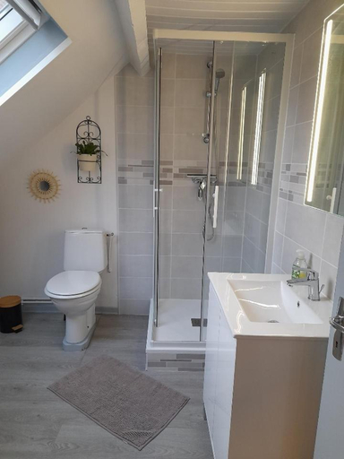 Bathroom, LOLA, Aisne