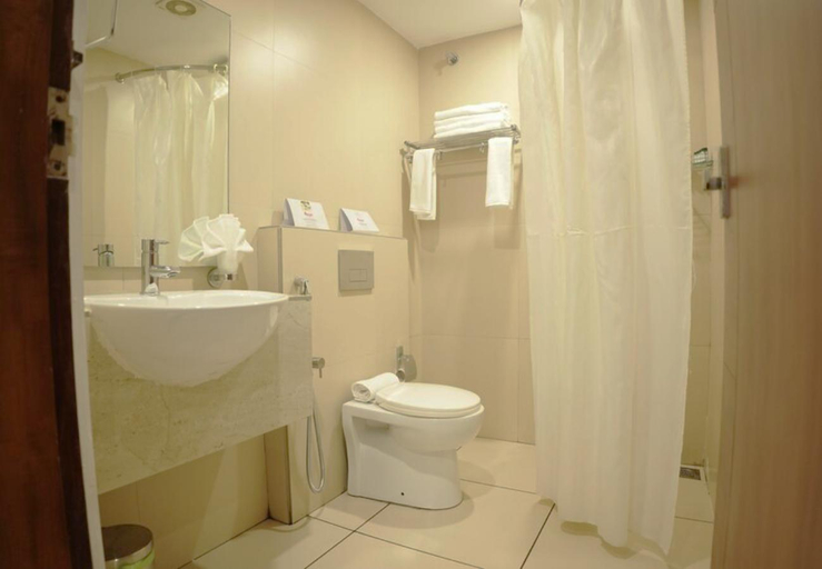 Bathroom 4, Queens Hotel, Kozhikode