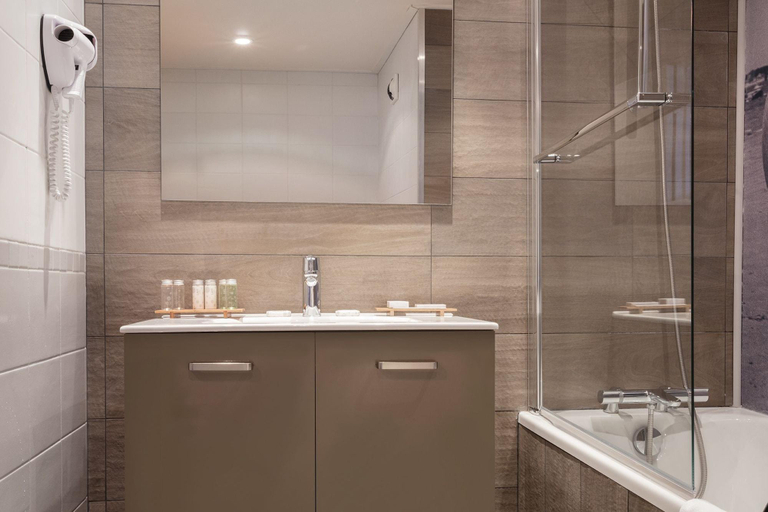 Bathroom 5, ATALANTE Wellness Hotel Thalasso & Spa, Charente-Maritime
