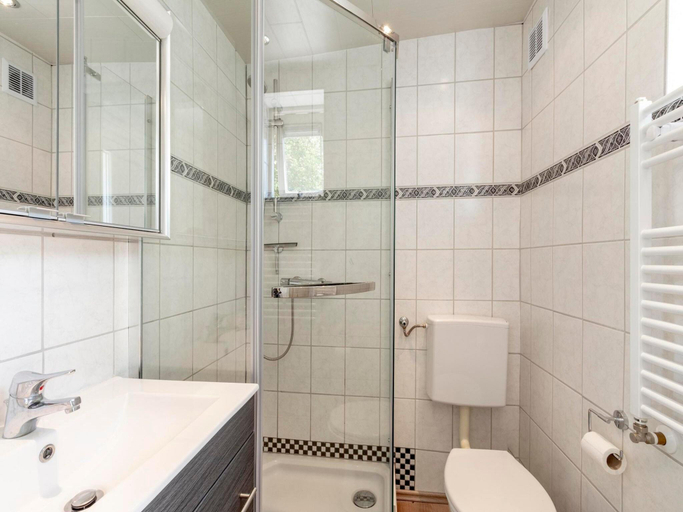 Bathroom, Duinland 190, 5-guest bungalow with garden, Zijpe