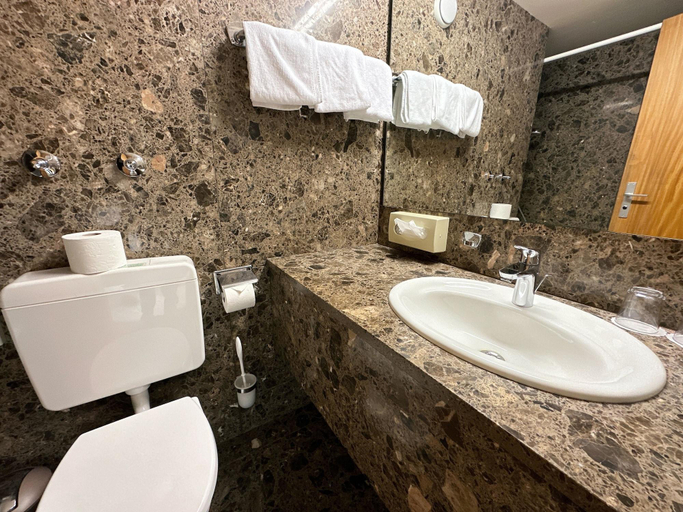 Bathroom 3, Parkhotel Luise Bad Herrenalb, Calw