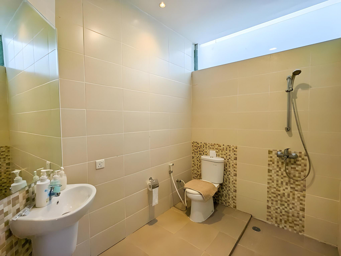 Bathroom 3, Lovina B/22 at The Home Southlink, Batam