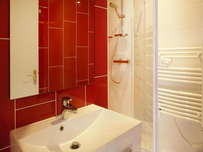 Bathroom 3, House in Saint-Quay near 7 Beaches, Côtes-d'Armor