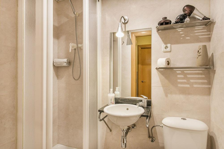 Bathroom 2, Apartments Sata Park Guell Area, Barcelona