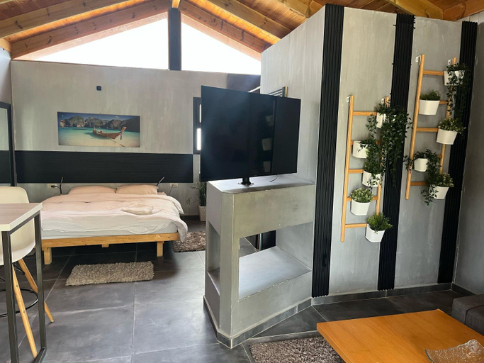 Bedroom 2, Bustan HaZait