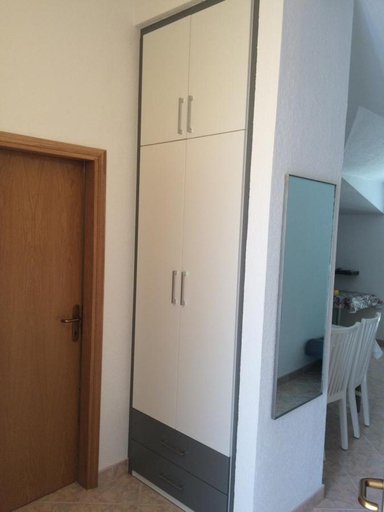 Others 5, Apartments Crnjac, Okrug