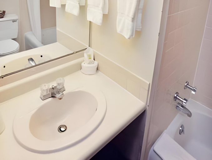 Bathroom 4, National 9 Casper - Showboat, Natrona