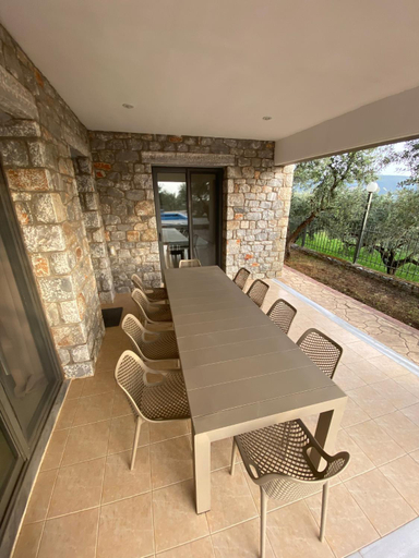 Others 5, Villa Niobe, Peloponnese