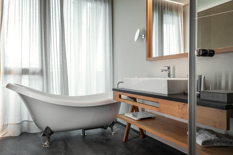 Bathroom 2, Hotel Hubertus, Bolzano