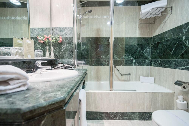 Bathroom 2, Abba Madrid Hotel, Madrid
