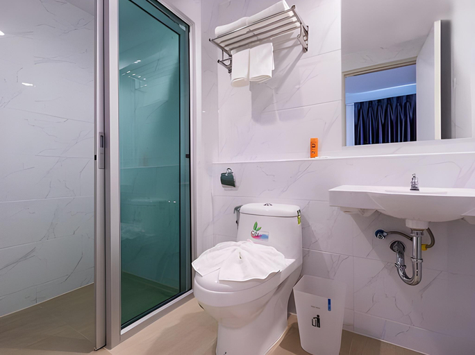 Bathroom 4, The Key Point Hotel, Din Dang