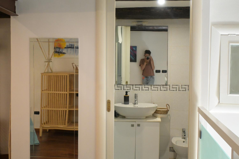 Bathroom 2, Casa Mya, Napoli