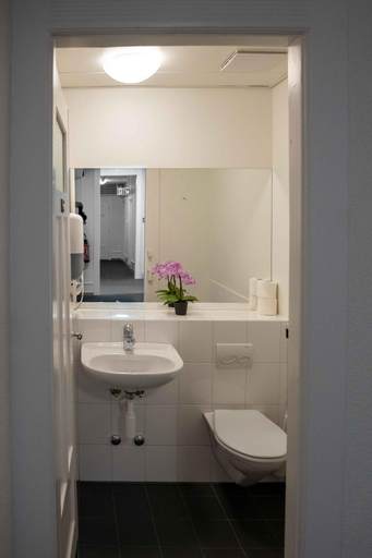 Bathroom 3, Hotel Marthahaus, Bern