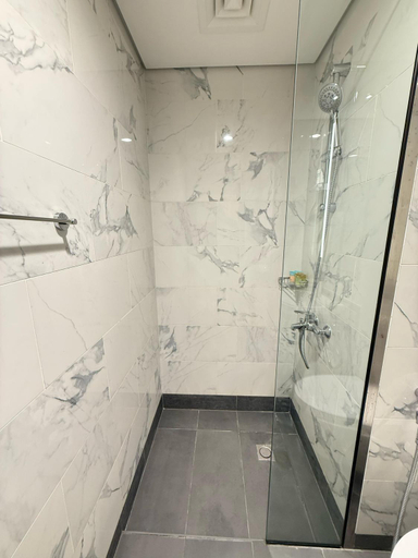 Bathroom 2, StoneTree - Cozy and Modern 1 BR, Dubai