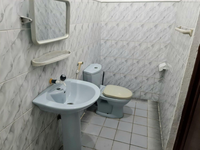 Bathroom 3, Bay Walk by AHSRAM, Koralai Pattu (Valachchenai)
