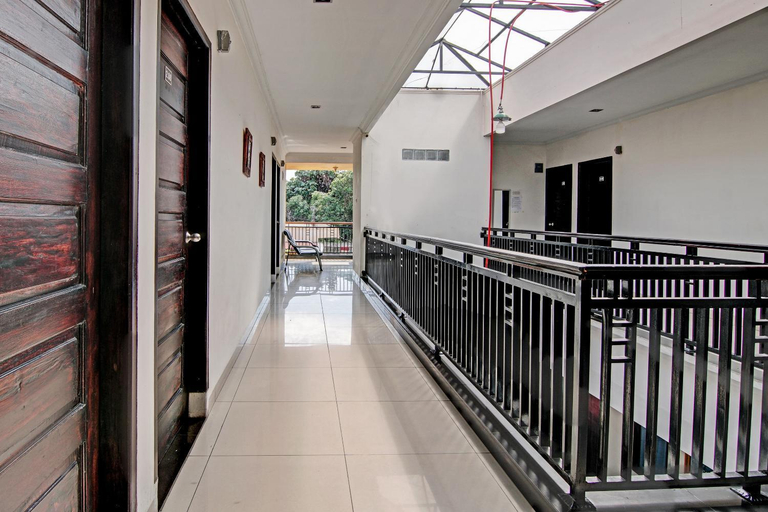 Public Area 2, Hotel O Rosela House Syariah, Pekanbaru